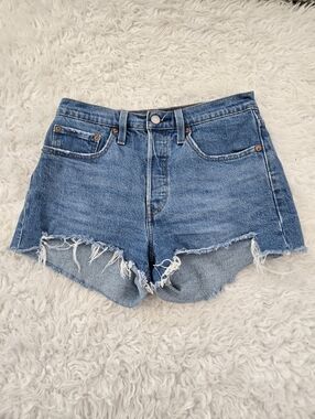 Levi's 501 Five-pocket style Distressed Raw Hem, Button fly Shorts Size 27.